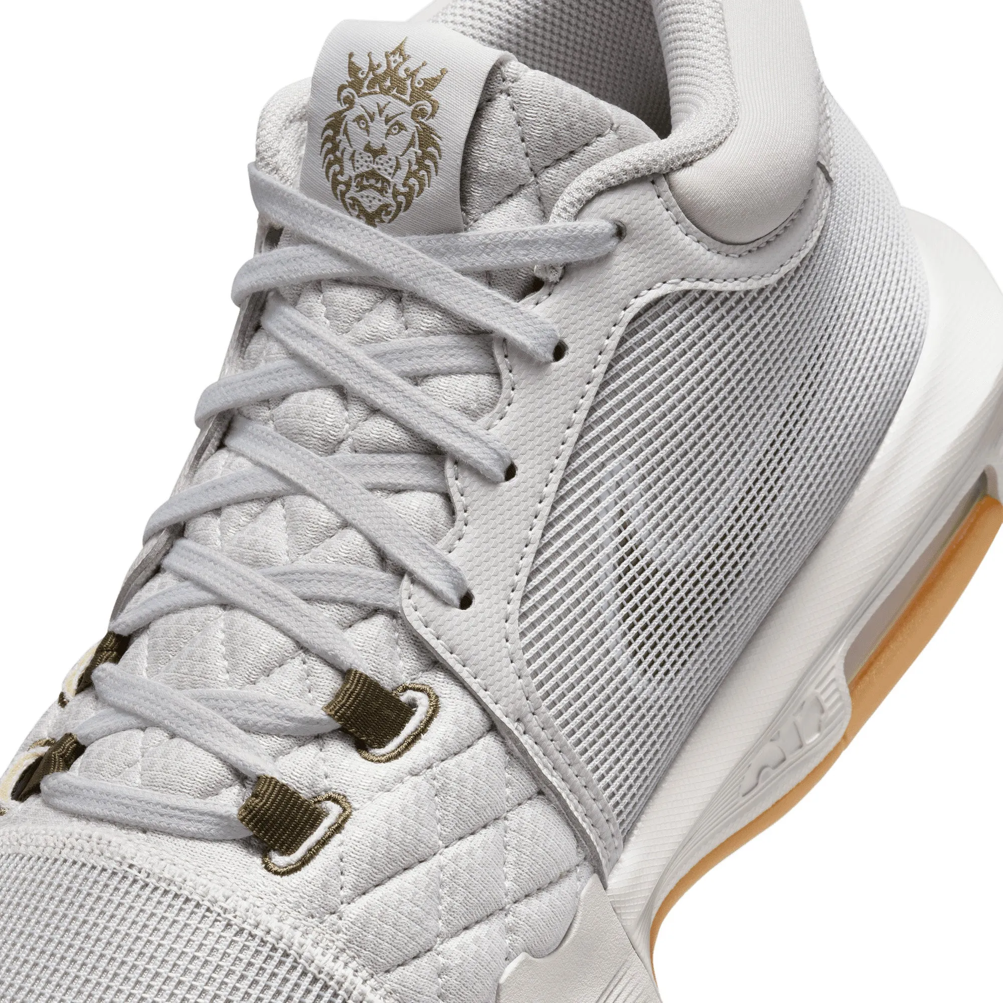 LeBron Witness 8 Men's Basketball Shoes