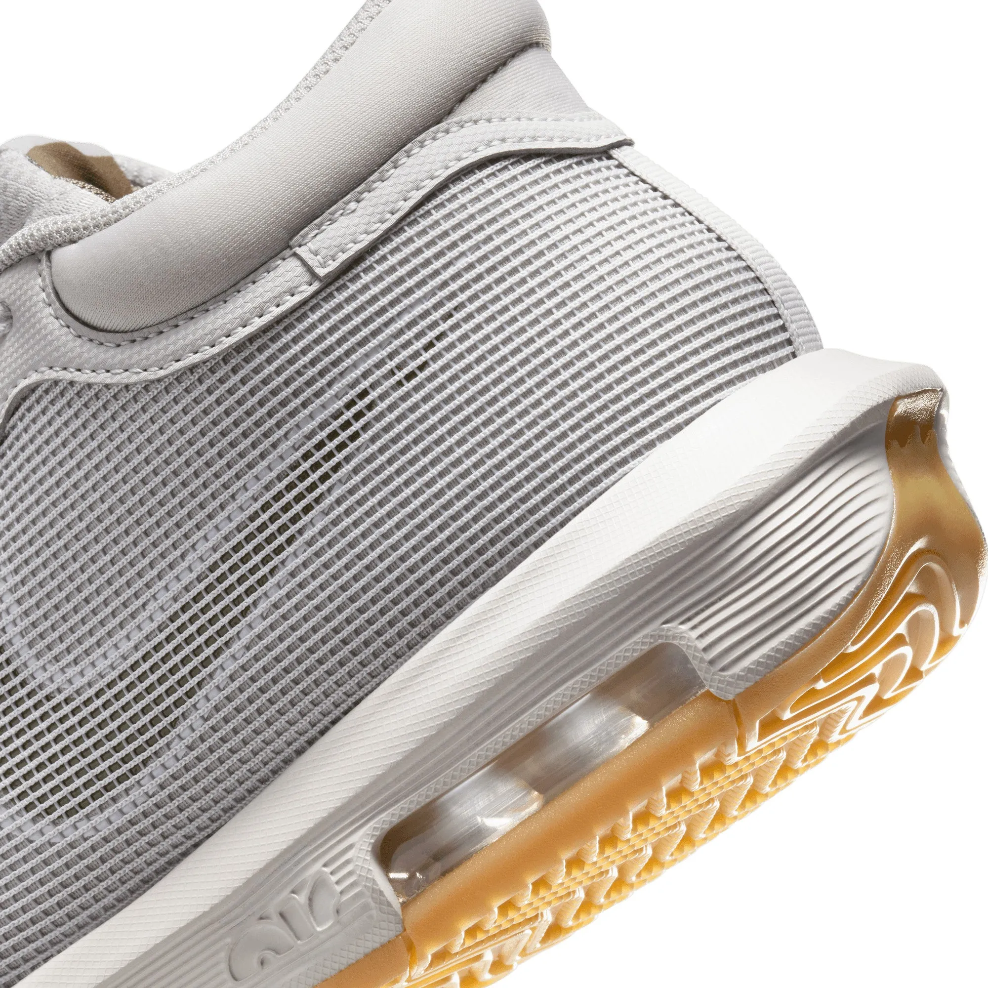 LeBron Witness 8 Men's Basketball Shoes