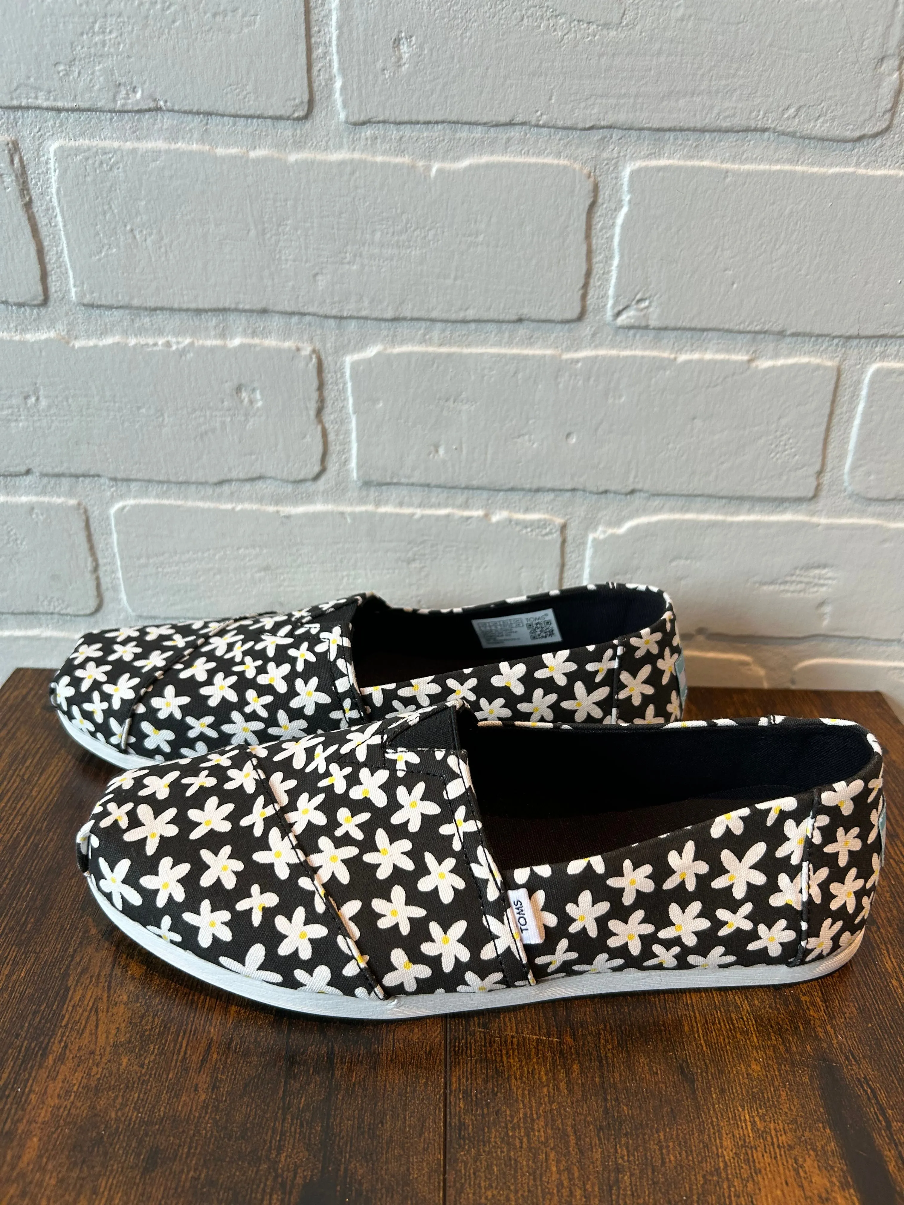 Shoes Flats By Toms  Size: 7 toms