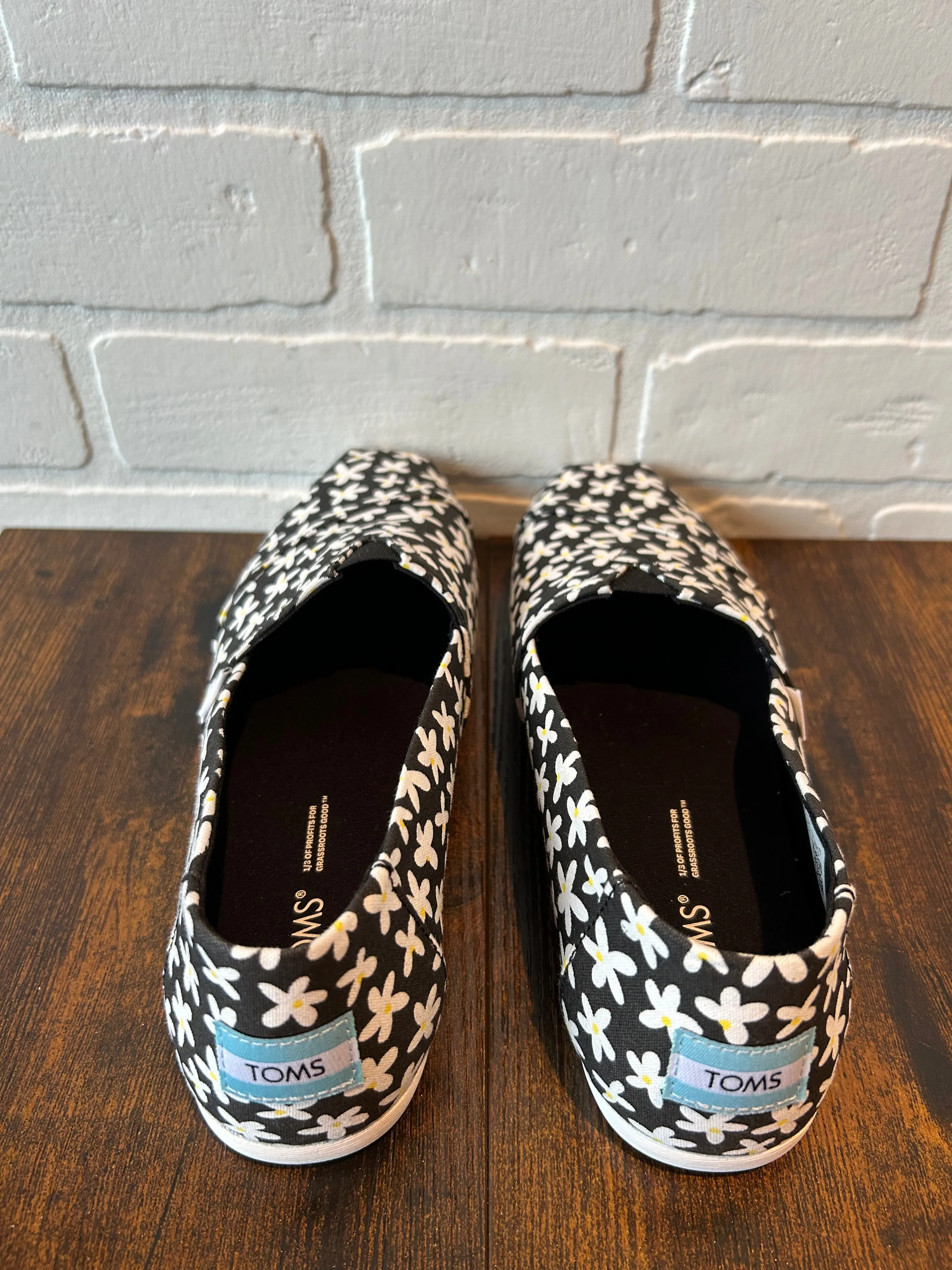 Shoes Flats By Toms  Size: 7 toms