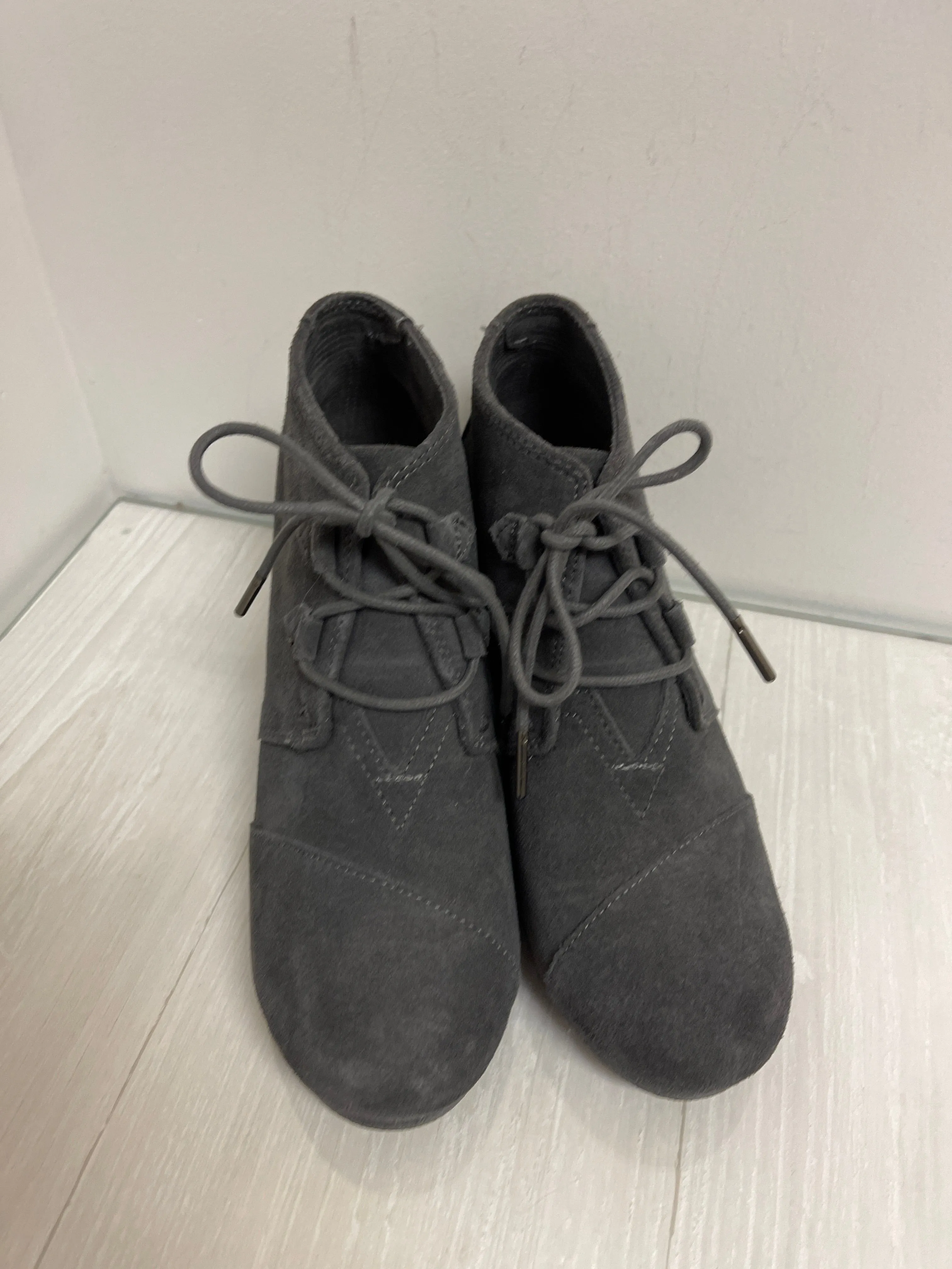 Shoes Heels Wedge By Toms In Grey, Size: 9.5 toms