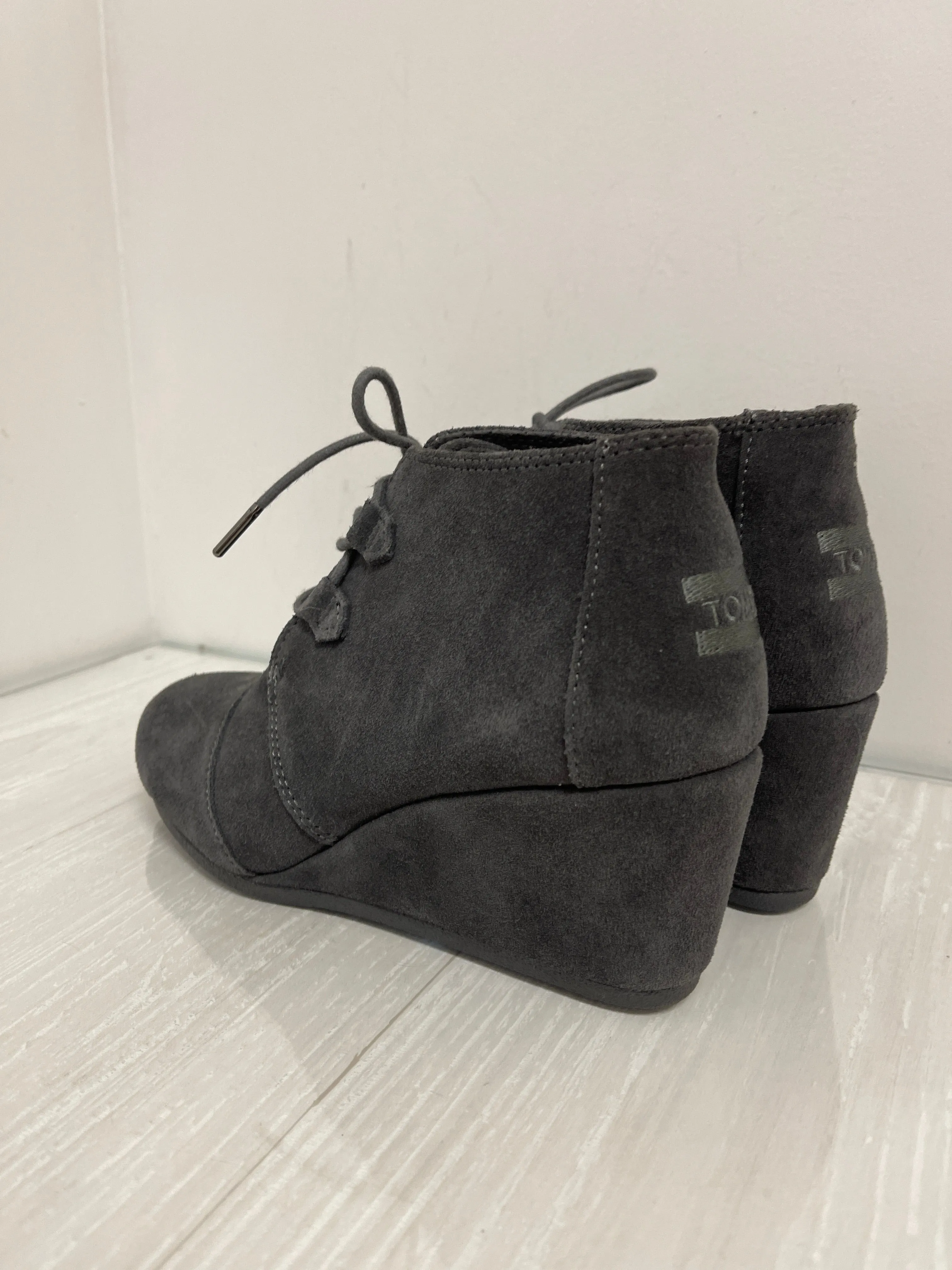 Shoes Heels Wedge By Toms In Grey, Size: 9.5 toms